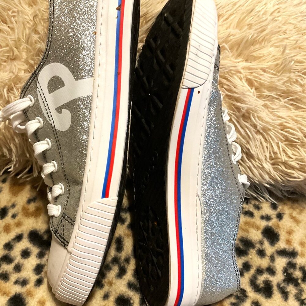 Philadelphia Phillies Womens Glitter Low Top Canvas Shoe 10